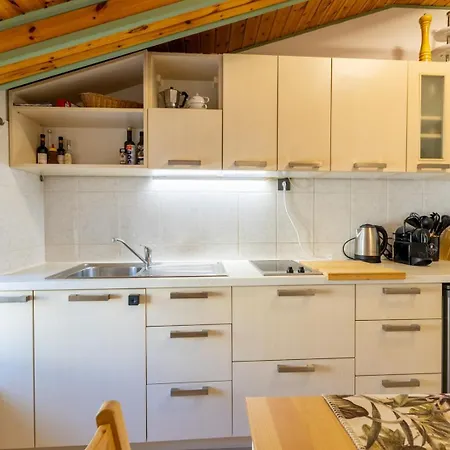 Elizabeth דירה *