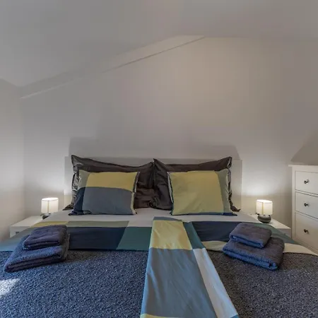 Elizabeth * פורץ